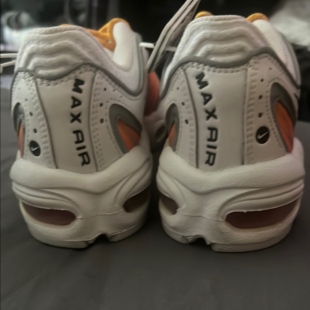 Women’s Nike Max Air White and Orange Athletic Shoes - Picture 7 of 9